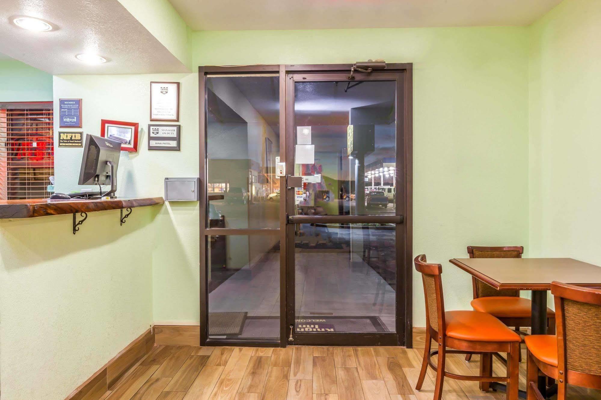 Econo Lodge Inn & Suites Williams - Grand Canyon Area Eksteriør billede
